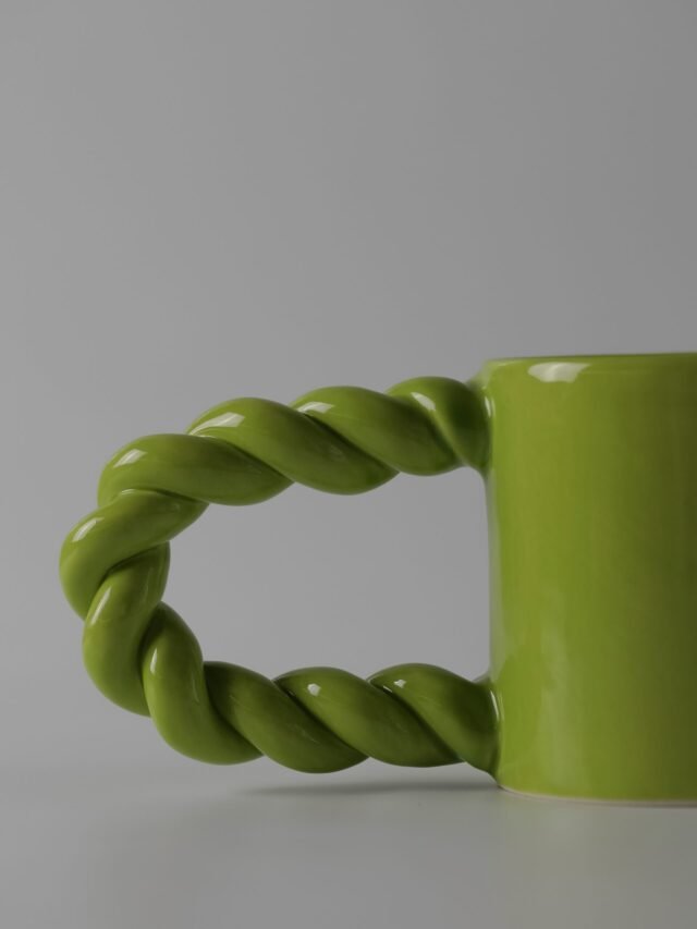 Keramikinis puodelis U Twist Oil Green