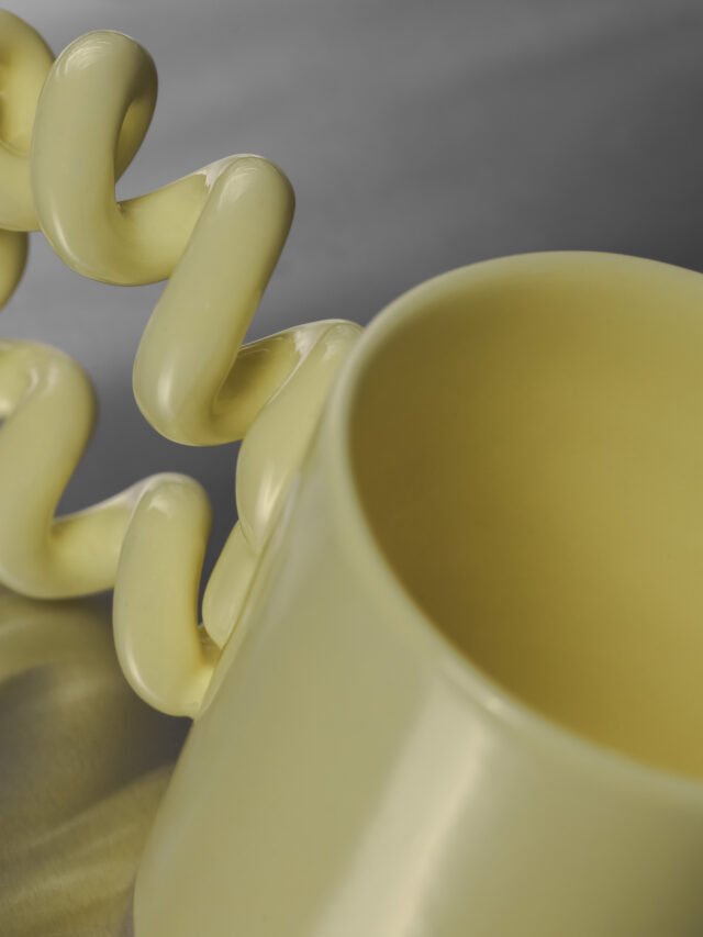 Keramikinis puodelis Curly Soft Yellow