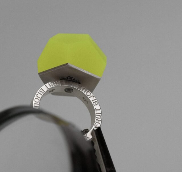Crystal top NEON YELLOW 16mm