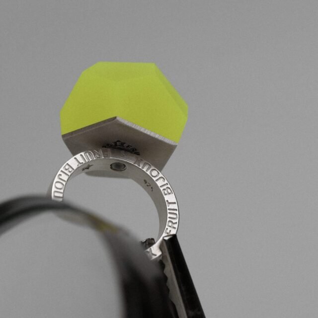 Crystal top NEON YELLOW 16mm