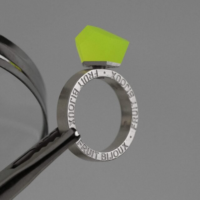 Crystal top NEON YELLOW 8mm