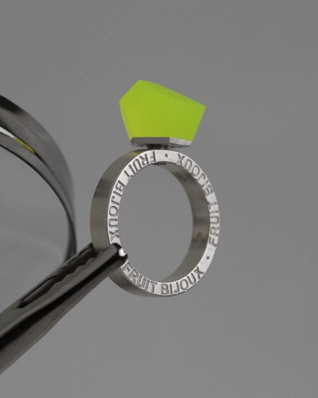 Crystal top NEON YELLOW 8mm