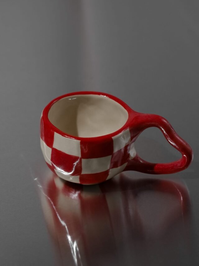 Keramikinis puodelis Red Checkmate