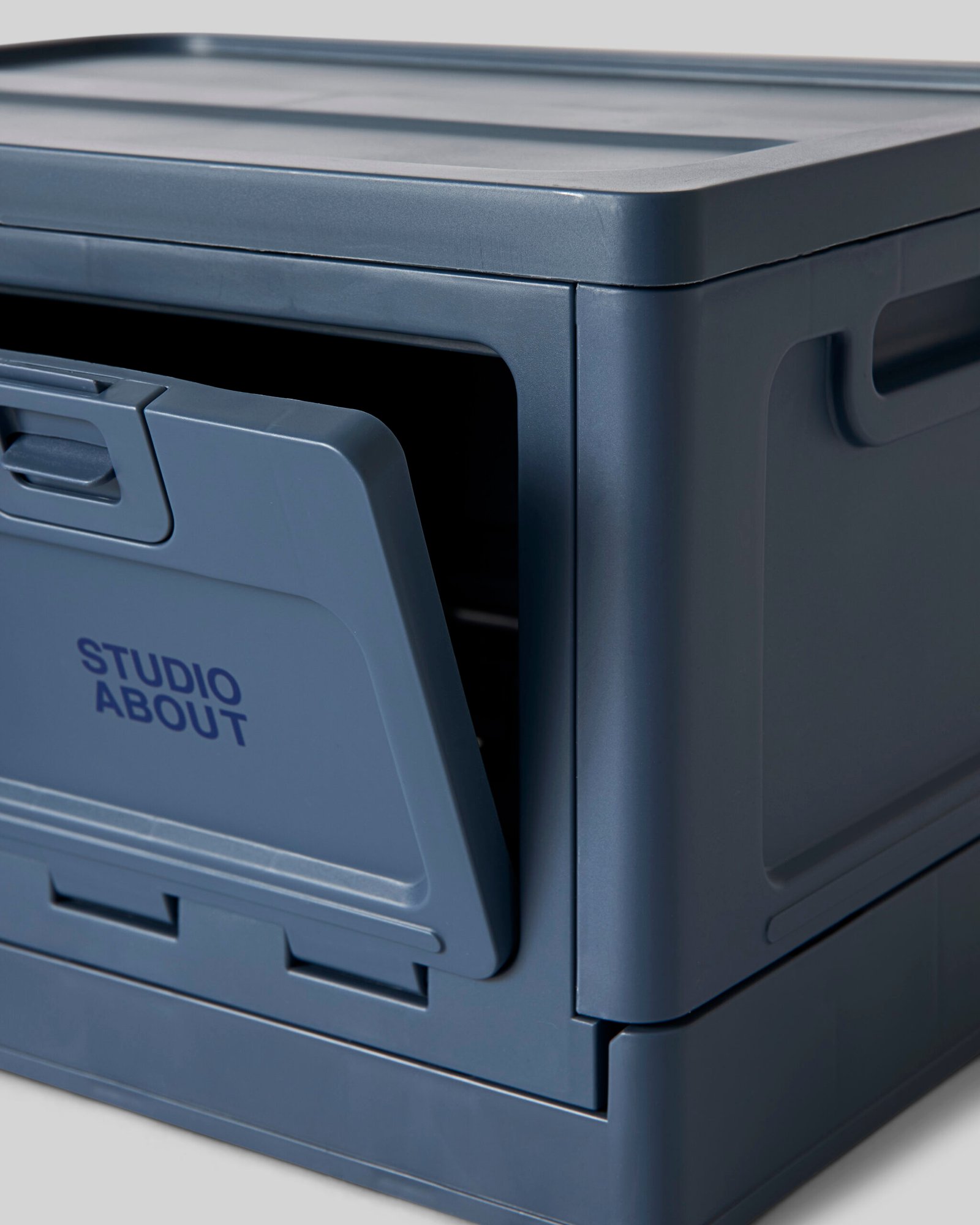 box-dark-blue-storage-small-studio-about_3 copy