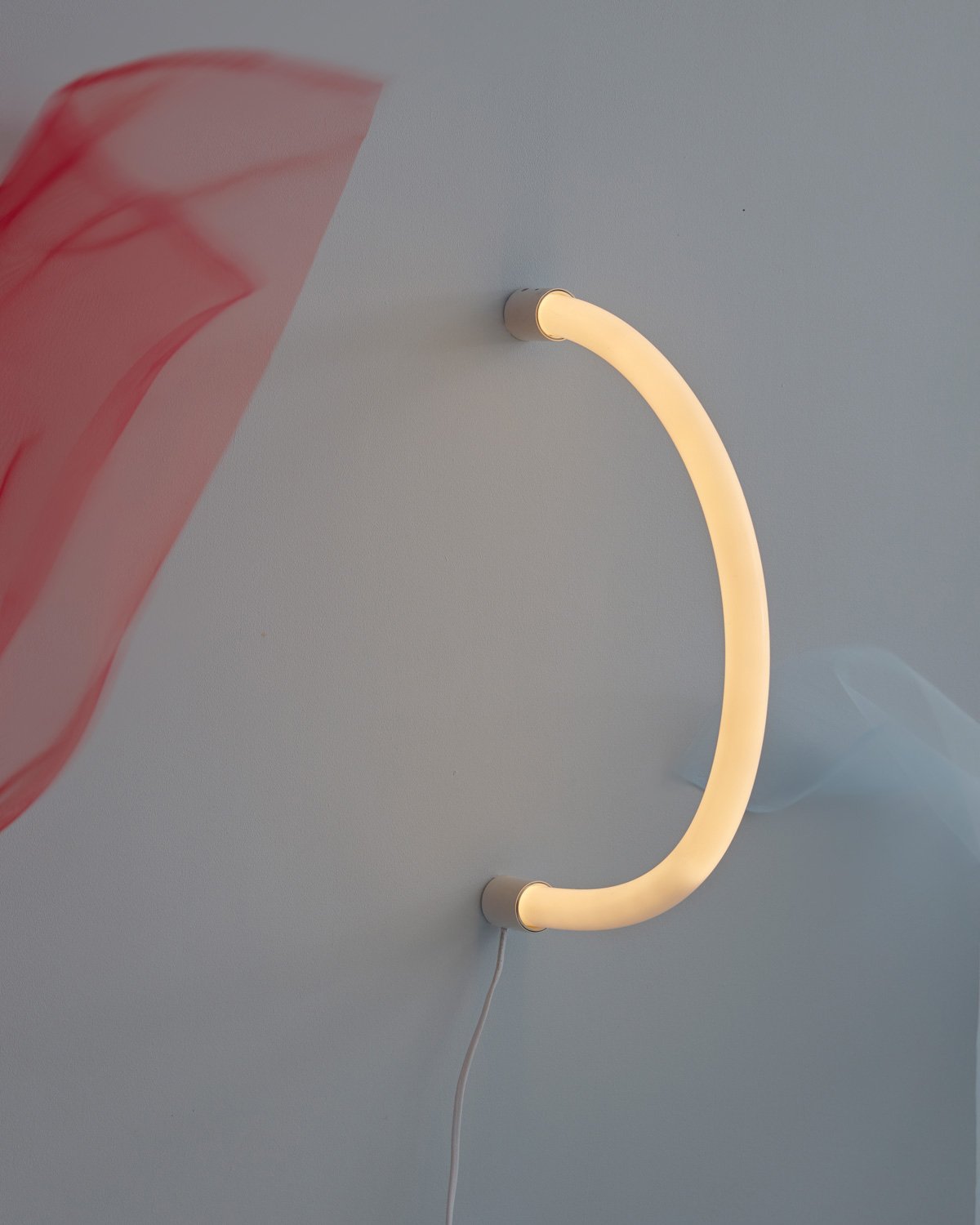 mount-lamp-small-lightning-white-studio-about-2(1) copy